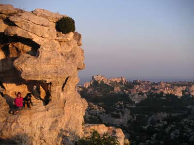 auf den Felsen vor Les Baux de Provence